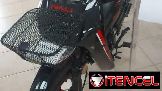 Cambio mi ax 100 por moto semi automática como la de la primera foto