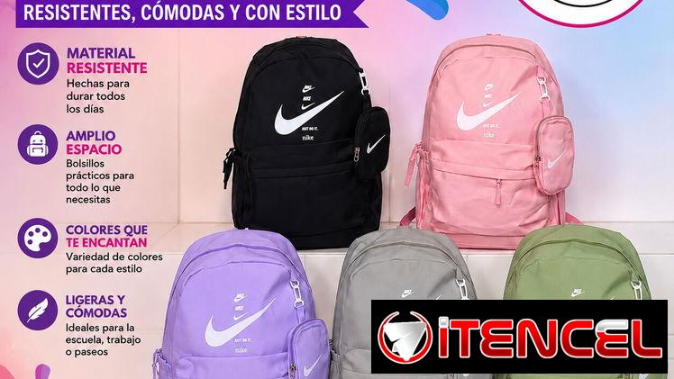 Mochilas Nike de diferentes colores