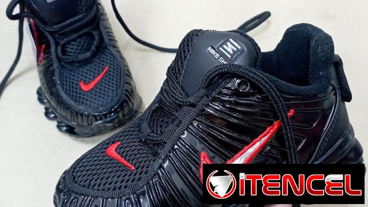 *NIKE SHOX NEGROS CON DETALLES ROJOS* (DE MUELLE)