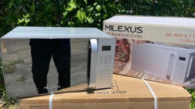Microwey de 20 lt  con efecto espejo en oferta 100   USD 💵