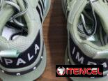Zapatillas deportivas talla 41 y 42.