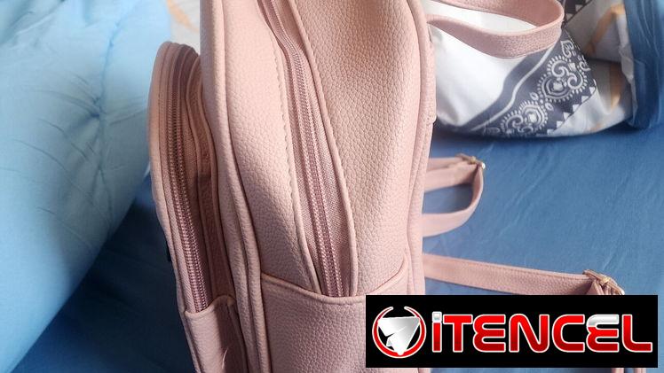 Mochila color rosita, en 12 usd, llamar o escribir al +5356405434