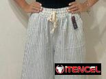 Pantalonetas  y blusa de mujer