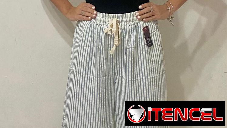Pantalonetas  y blusa de mujer