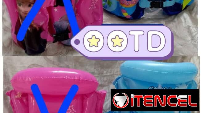 Chalecos salvavidas para niños y niñas de diferentes tallas.