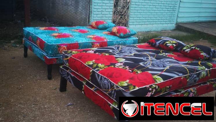 Conjunto de camas tapizadas con su colchón nuevo