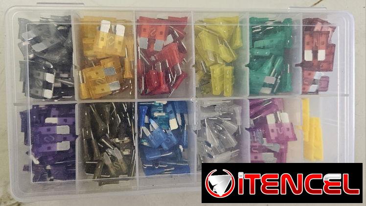 FUSIBLES PARA CARROS – 2 MODELOS DE FUSIBLES. SE VENDE EL JUEGO COMPLETO
