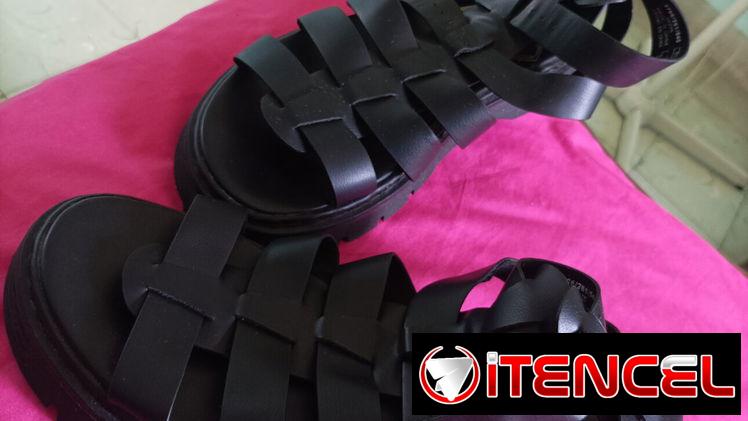Vendo sandalias de hombre en 6 mil.