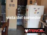 Se vende apartamento en Santo Suárez, ubicado en un primer piso con balcón a la calle