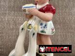 Porcelana . Lampara , tazas de café y revistero de caoba