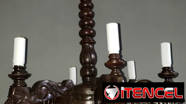 Lámpara de Techo Antigua de Madera Tallada de Caoba en 200 USD