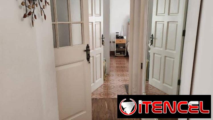 Venta de casa en el Vedado. Cercana a 23, con un precio de 60 000 euros o su equivalente en USD.