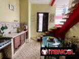 Oportunidad única en Playa, cerca del Tropicana!  Se vende casa en altos tipo dúplex, amplia y bien distribuida.
