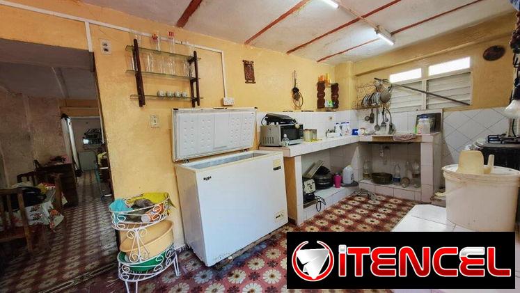 Vedado 27 y N Apto Puerta Calle Con Portal 3/4,Sala-Comedor,2Entradas Indpndtes,Con Algunas Cosas Dentro,Tlf Fijo,””No G