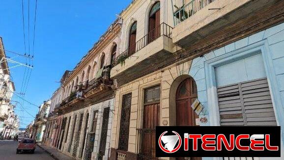 3000 USD_Oquendo y Neptuno”Centro Habana”:Permuto Casa En 1er Piso 67m,2/4 + 1 d Pladul,1erPiso,Azotea Libre,Techo d Pla