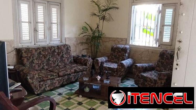 En venta casa de dos plantas, independiente en Miramar cercana a 7ma y 18.