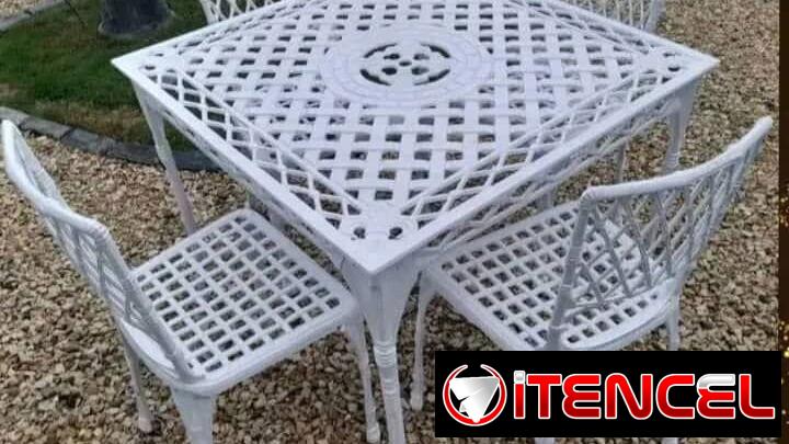 Mesa con 4 sillas para exteriores. Entrega a domicilio sin costo adicional en toda la Habana.