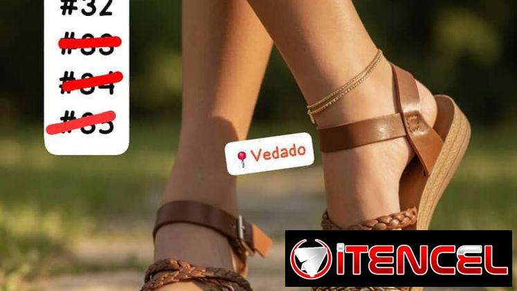 MODELO CARMELITA TRENZAS CRUZADAS CON BRILLITOS