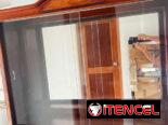 vendo hermosa vitrina y comoda con espejo