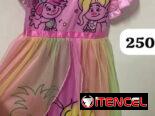 Batas vestidos de niña de mínimo uso en Perfecto estado