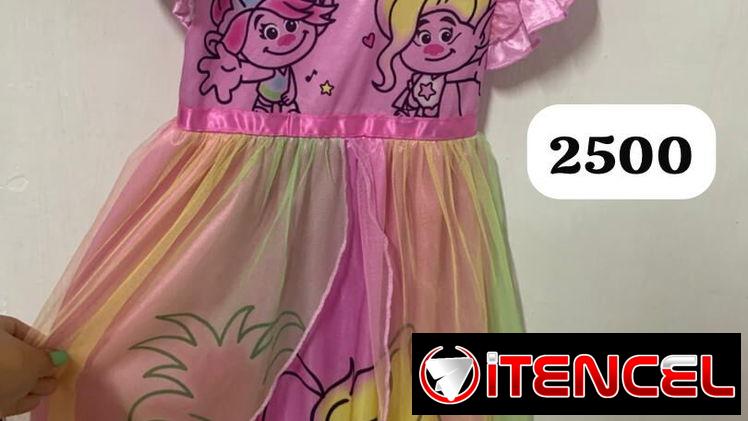 Batas vestidos de niña de mínimo uso en Perfecto estado