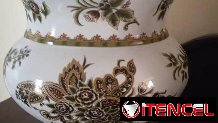 Jarrón de porcelana fina