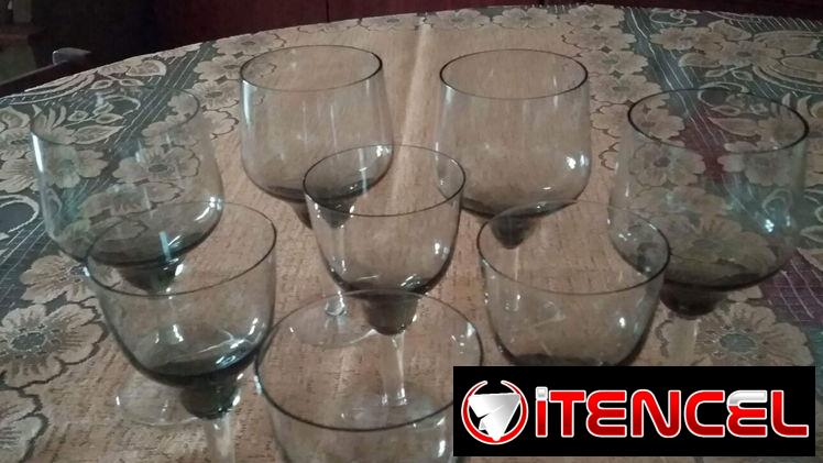 Elegantes copas vintage en color humo