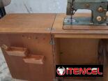 Máquina de coser Amistad con su mueble