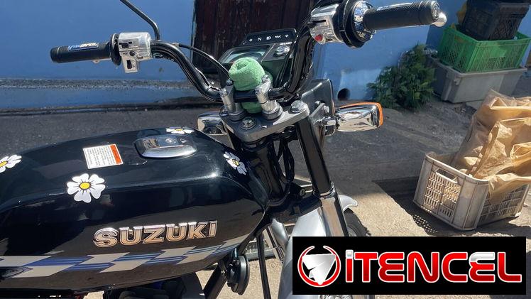 Cambio mi ax 100 por moto semi automática como la de la primera foto