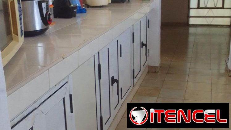 Apto en 3er piso, Mulgoba, Boyeros. En perfectas condiciones y papeles en regla listos para trámite.