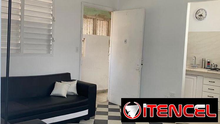 Apartamento disponible en Centro Habana a solo 2 cuadras del Malecón.