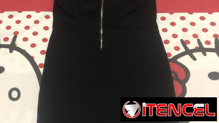 Vestido negro elastizado. Talla S.