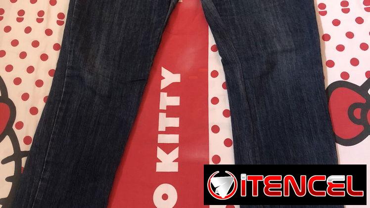 Mono pantalón color  rojo DOCCE GABBNA talla S de mujer y pitusa  azul claro  de  mujer talla 32.