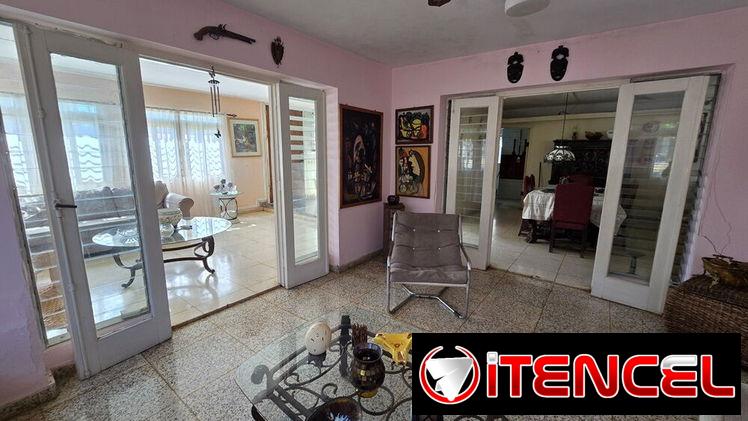 Casa 5/4, garaje, terreno, Siboney, Playa (P-53)