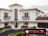 📱 Hostal de 6 Habitaciones con Piscina y Tarima