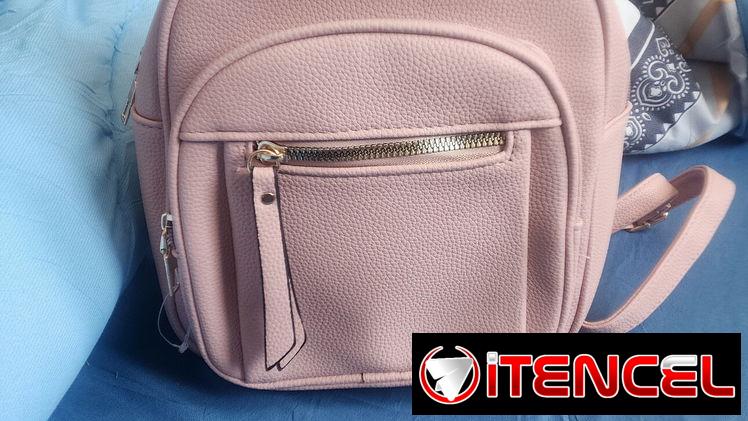 Mochila color rosita, en 12 usd, llamar o escribir al +5356405434