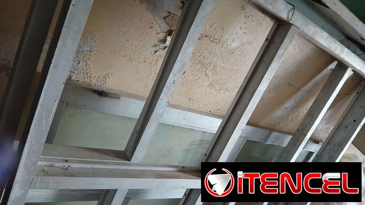 Puerta y Estructura grande para portal de aluminio y cristal 200 usd 53582376