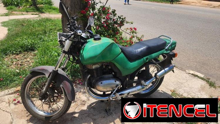 Vendo Jawa 250 con carrocería moderna