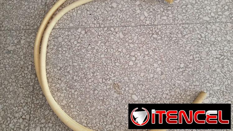 2 pedazos de manguera plástica de 2 cm de diámetro. Largo 2,10 y 1,40 metros. No se para que sirve