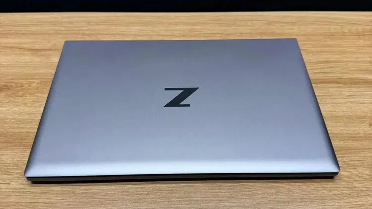 Laptop HP ZBook Firefly 14 G7  (Básicamente Nueva)
