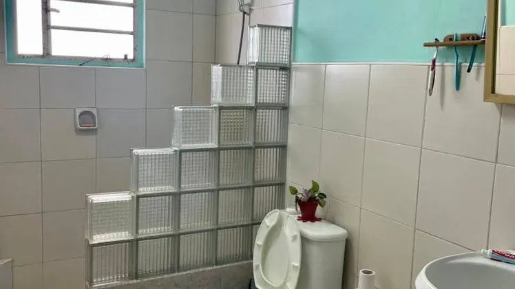 Oportunidad única en Playa, cerca del Tropicana!  Se vende casa en altos tipo dúplex, amplia y bien distribuida.