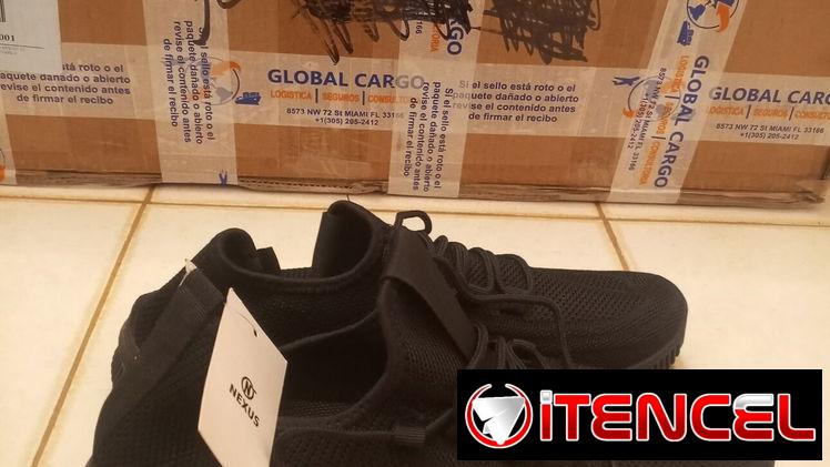Tenis negros nuevos de engomados. Acepto mn y transferencia