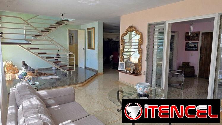 Casa 5/4, garaje, terreno, Siboney, Playa (P-53)