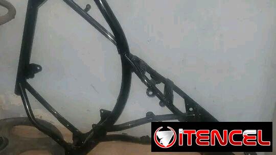 Se vende cuadro de ax 115 de fabrica y pintado a la paja por favor verdaderos interesado 53444462 o 50145004