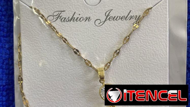 Collares y pulseras de acero. Bisutería. Especial para regalos