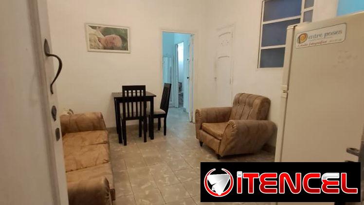 Se alquila apartamento de 1 cuarto en el Vedado. Por largo plazo. Amueblado