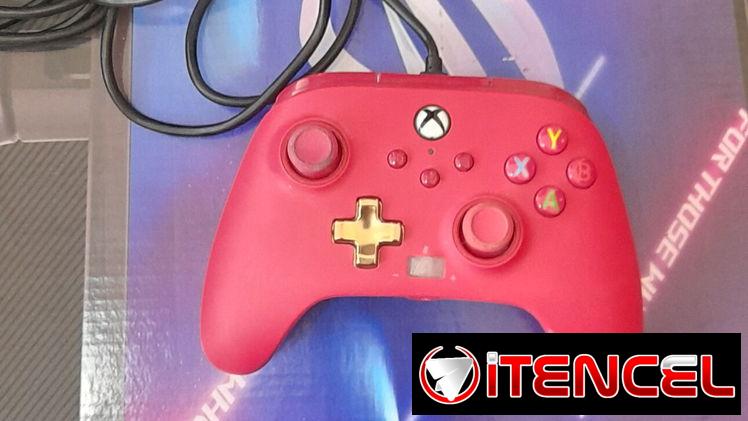 🎮 Mando PowerA Enhanced con cable — Licenciado Xbox, rojo con cruceta dorada. Tengo varios, de distintos colores