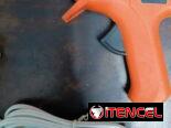 Pistola de silicona marca Truper con barra de silicona incluida