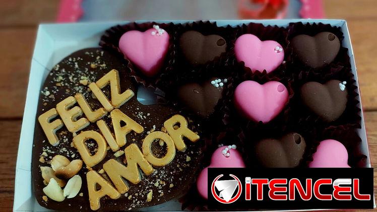 Caja de 10 bombones más una tableta con mensaje personalizado