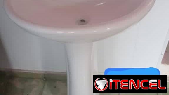 Lavamanos.,pedestales .,pilas para cosina y para baño.,tapas sanitarias.,duchas.,junquillos ., cemento cola blanco.